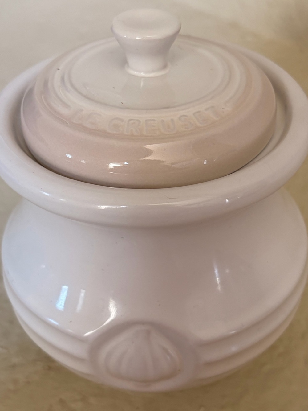 Le Creuset White Stoneware Garlic Jar with Pale Pink Lid